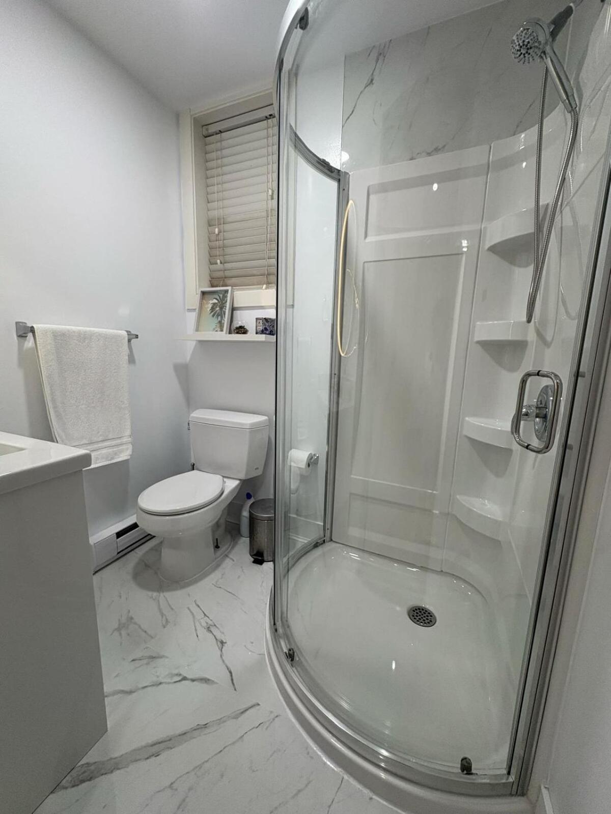 ויקטוריה Guest Room With Private Bath In Langford מראה חיצוני תמונה